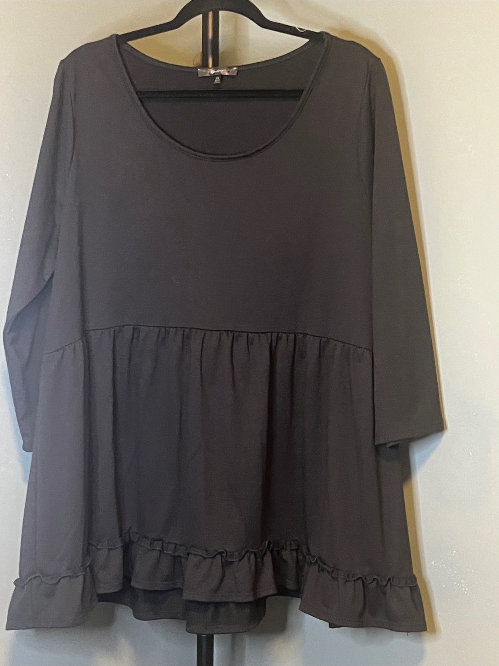 ANDREE BY UNIT Black Ruffled Hem Peplum Tunic